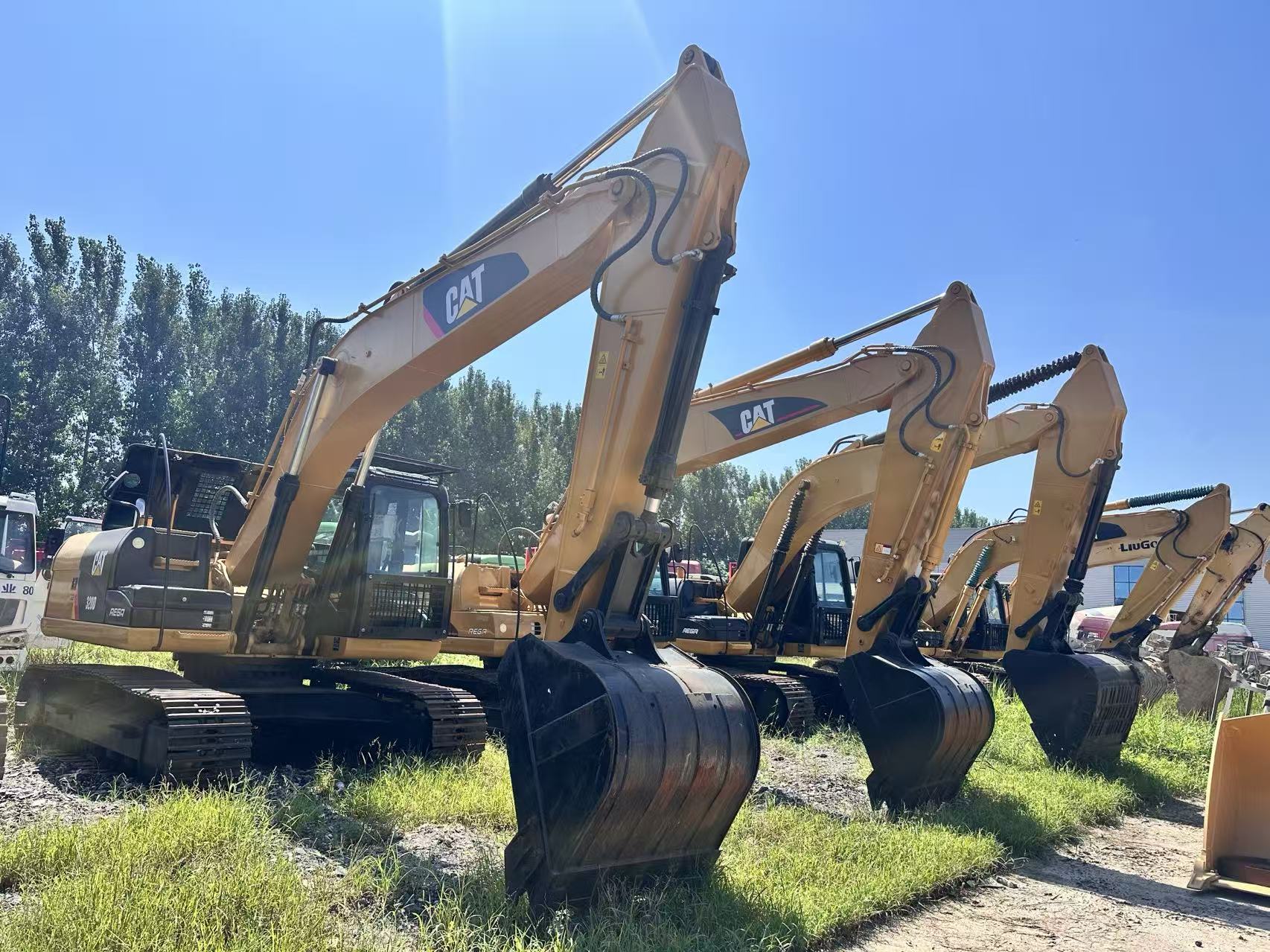 Crawler Hydraulic Excavator - Image 3