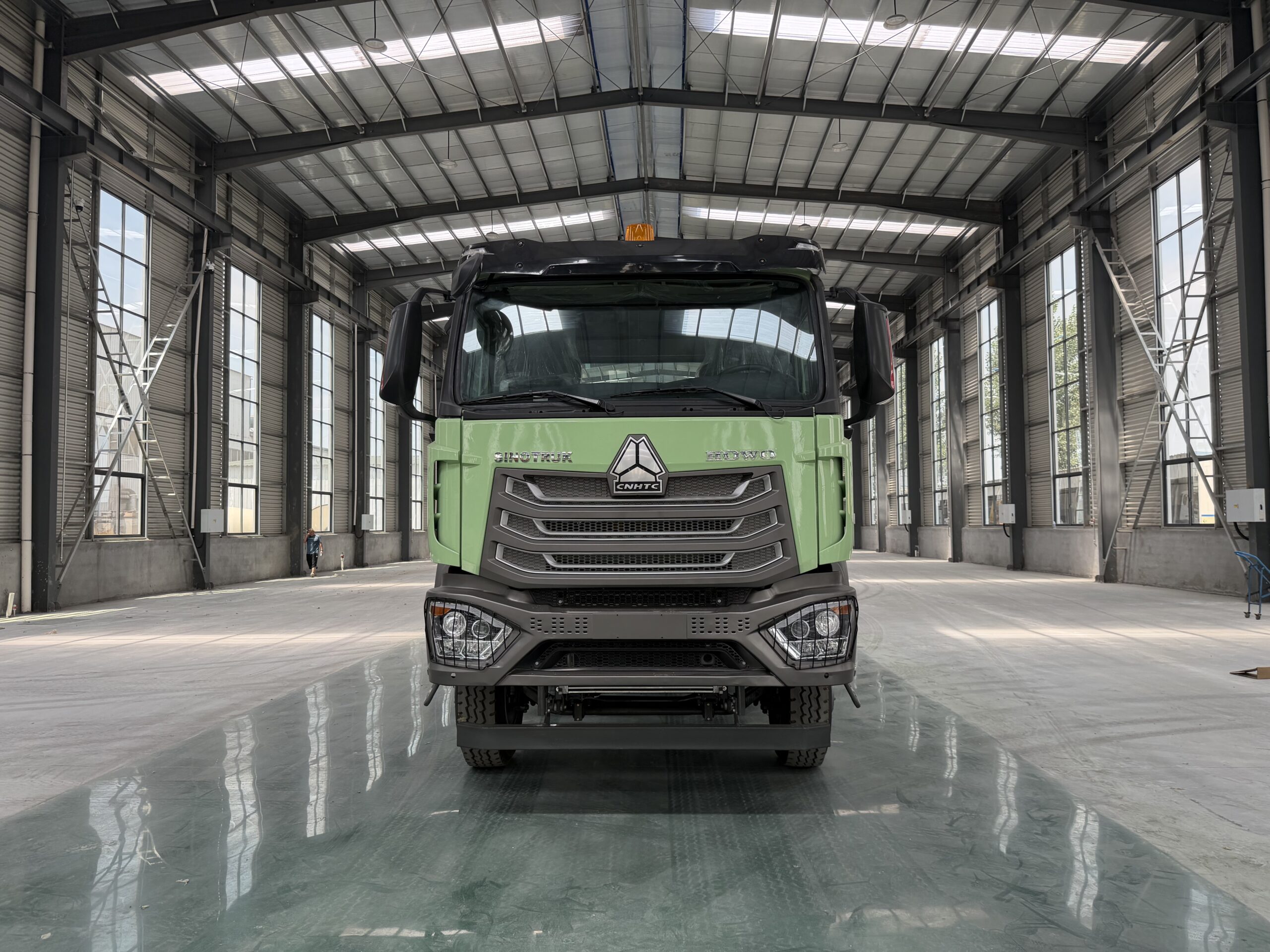 SINOTRUK HOWO NX 6×4 Tractor Unit - Image 2
