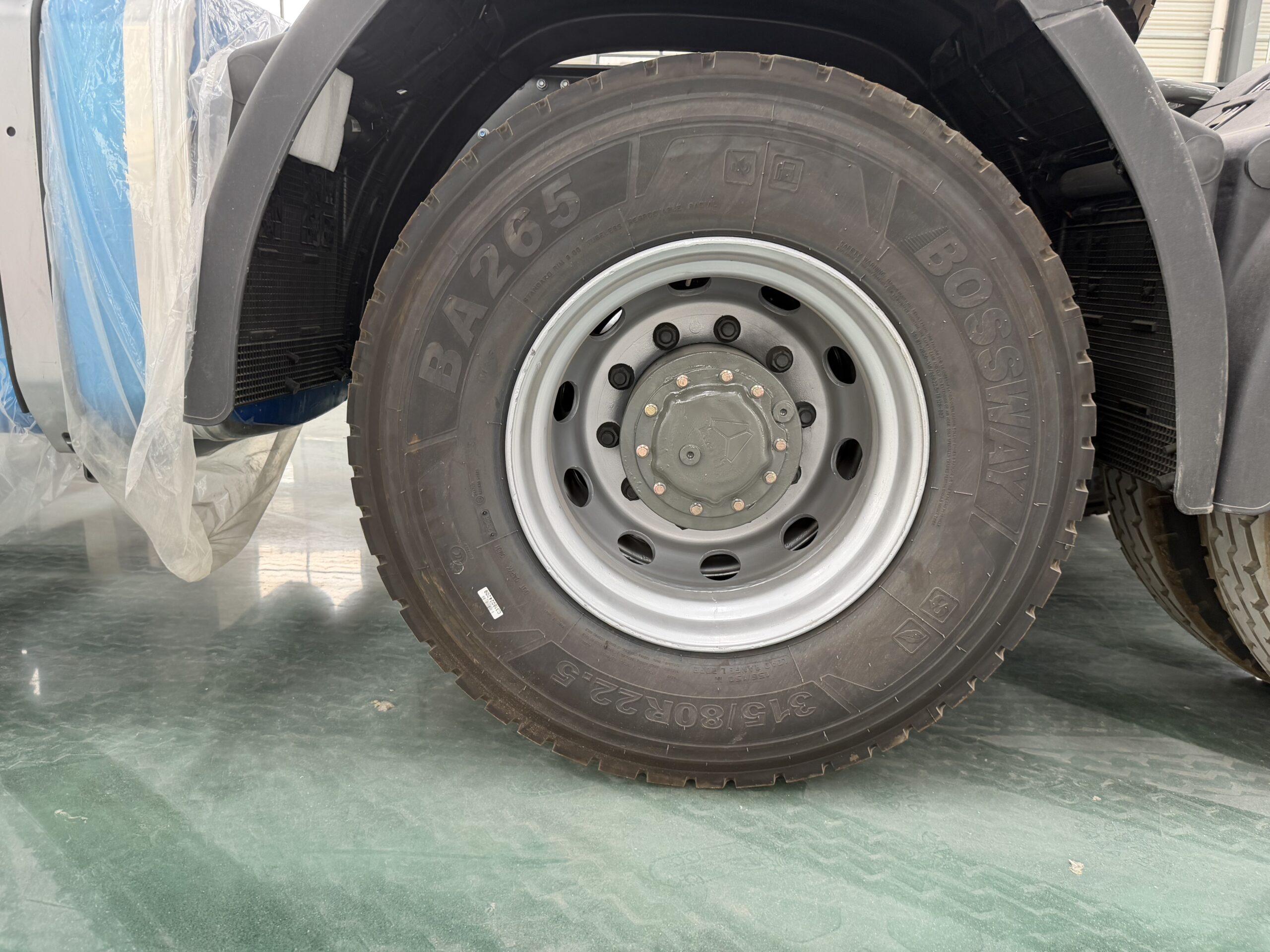 SINOTRUK HOWO NX 6×4 Tractor Unit - Image 5