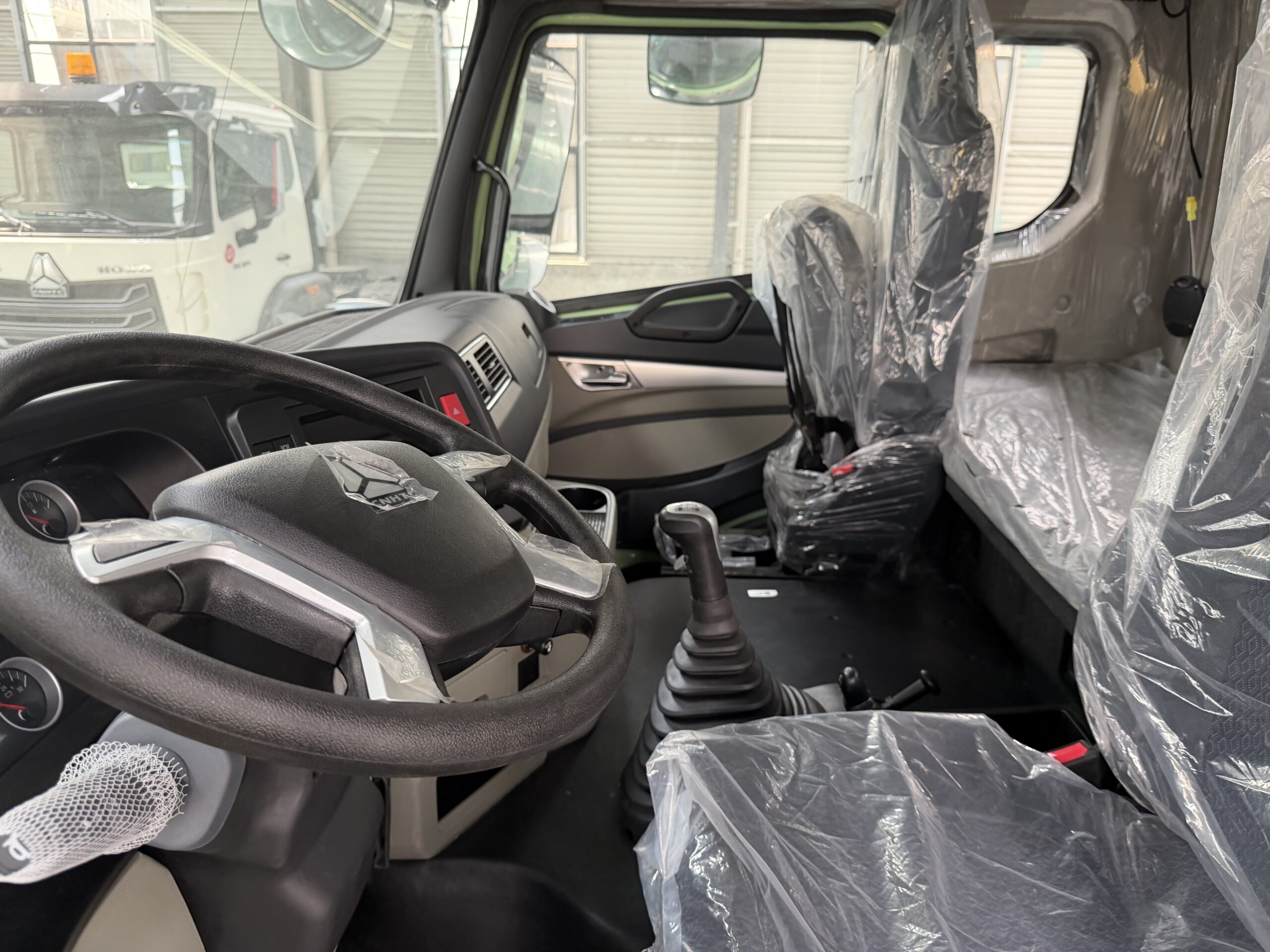 SINOTRUK HOWO NX 6×4 Tractor Unit - Image 10
