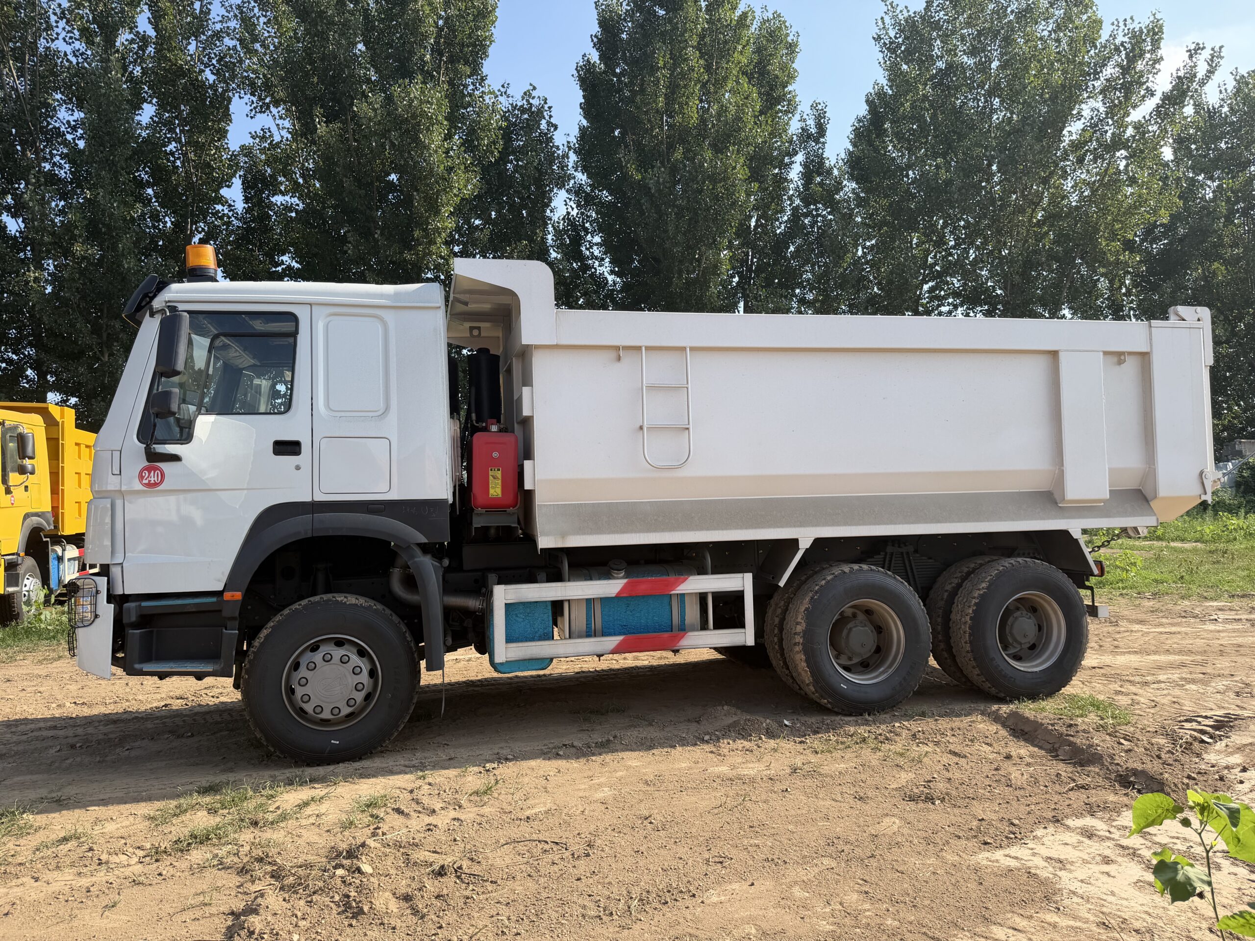 Used HOWO 6×4 Dump Truck - Image 2