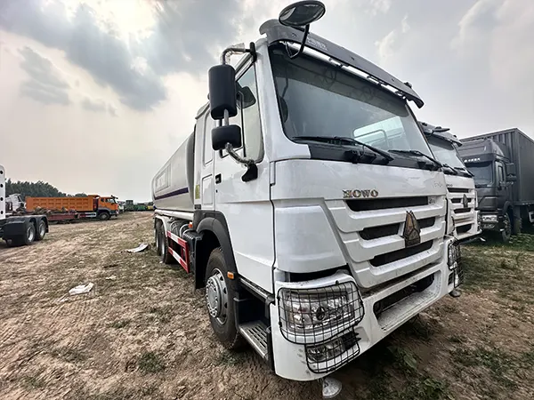 SHACMAN Delong L3000 Water Tank Truck - Image 2