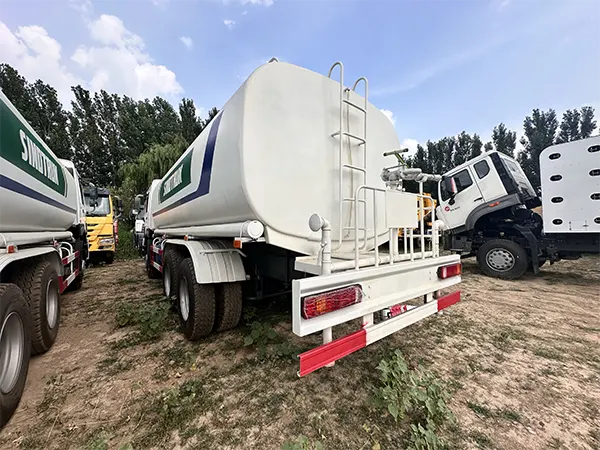 SHACMAN Delong L3000 Water Tank Truck - Image 4