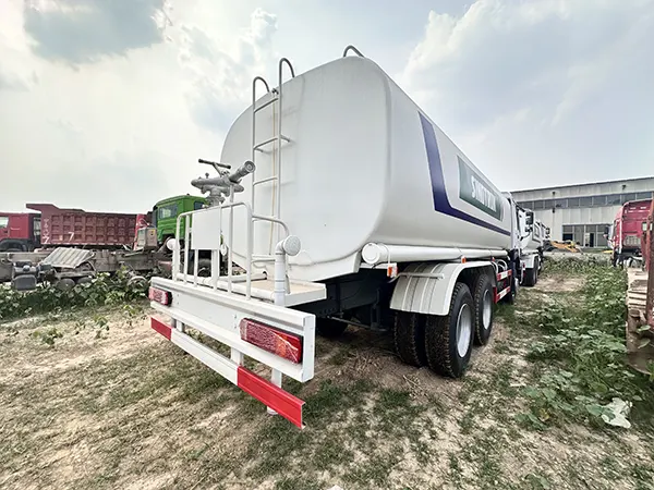 HOWO Water Tank Truck - Image 3