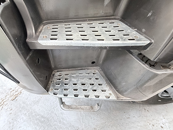 HOWO 6×4 Heavy‑Duty Tractor Head - Image 3