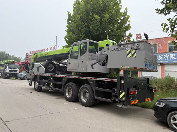 Zoomlion ZTC250A5‑3 Truck Crane - Image 10