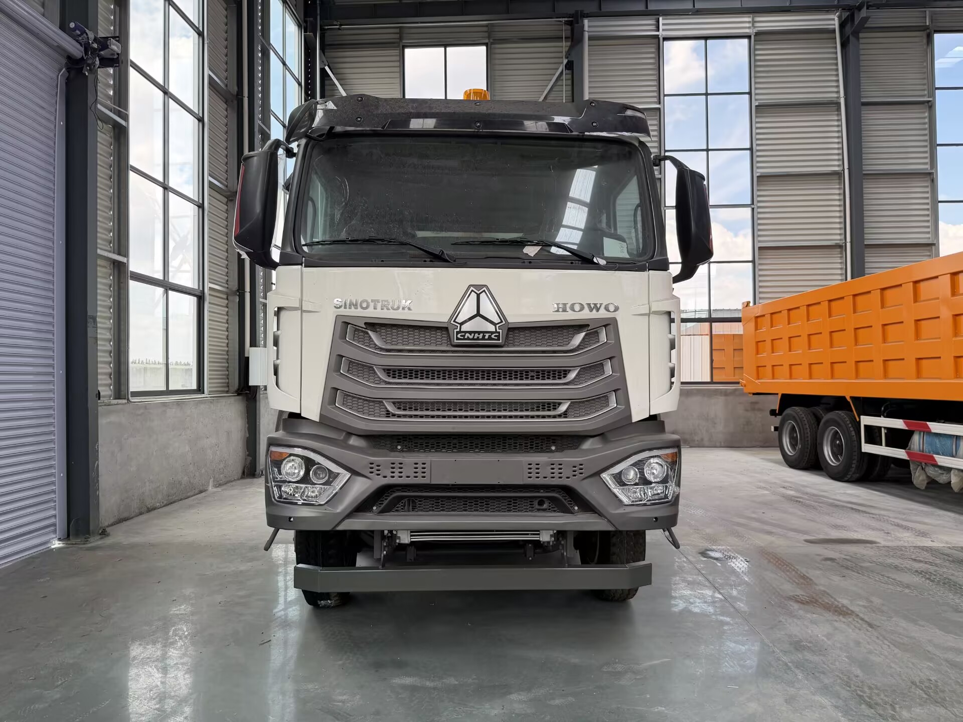 Refurbished Used HOWO 8×4 Dump Truck - Image 2