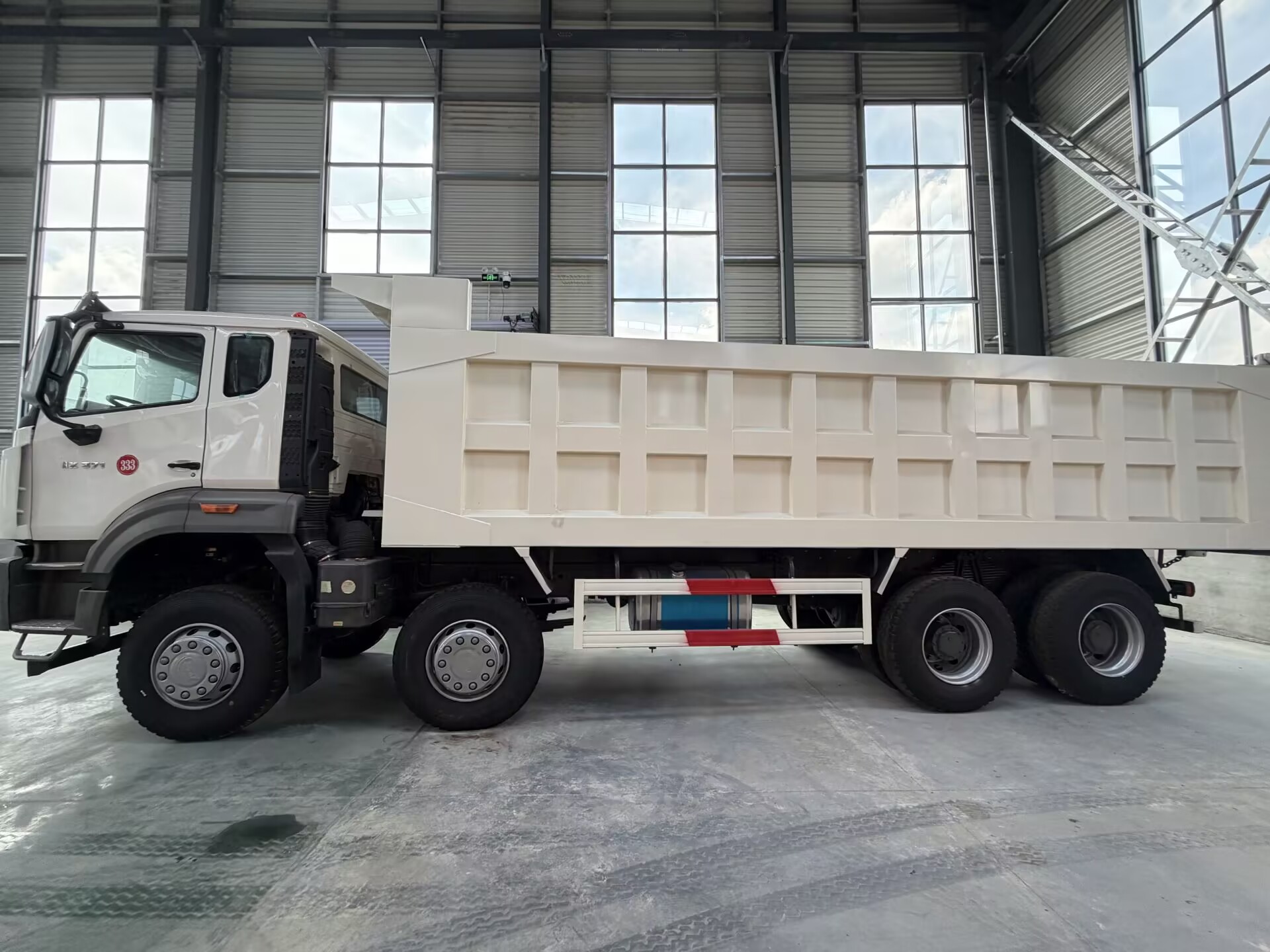 Refurbished Used HOWO 8×4 Dump Truck - Image 9