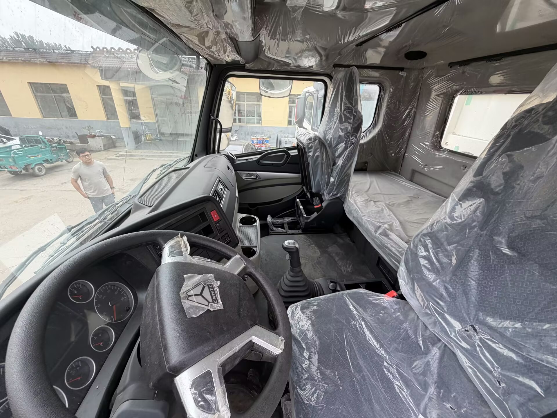 Refurbished Sinotruk HOWO 6×4 Dump Truck (White Cab) - Image 10