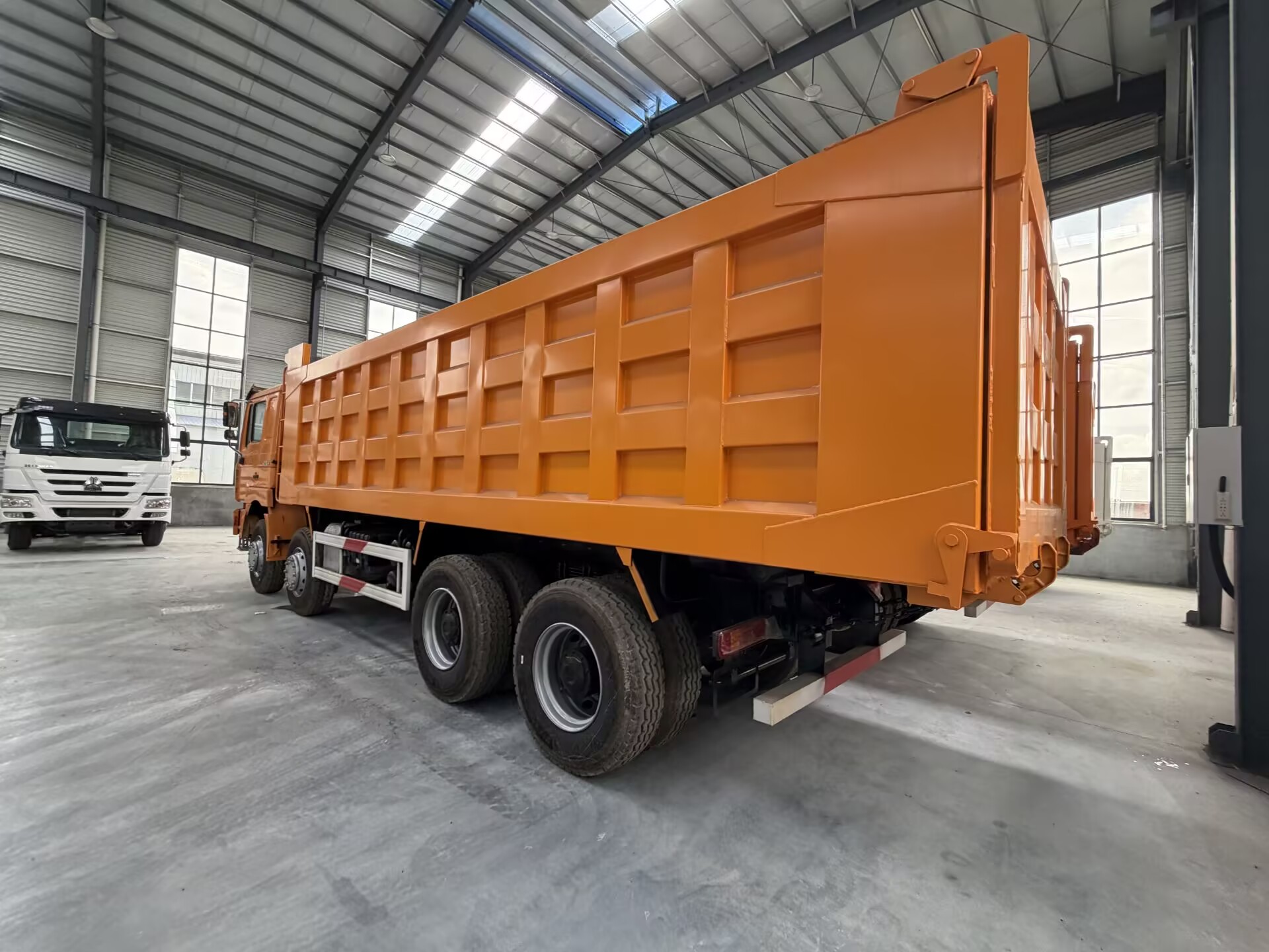 Refurbished SHACMAN F3000 8×4 Dump Truck - Image 4