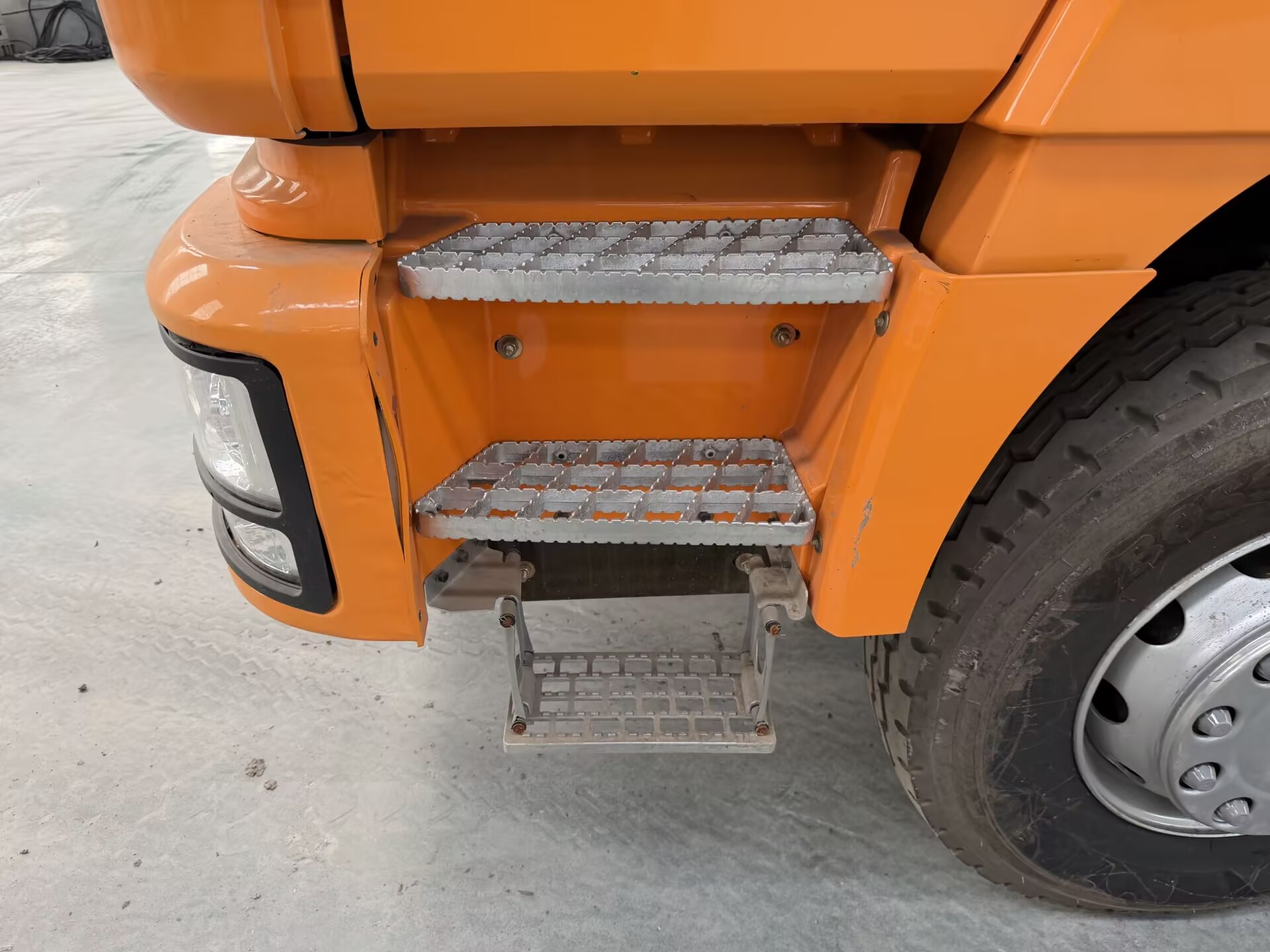 Refurbished SHACMAN F3000 8×4 Dump Truck - Image 2