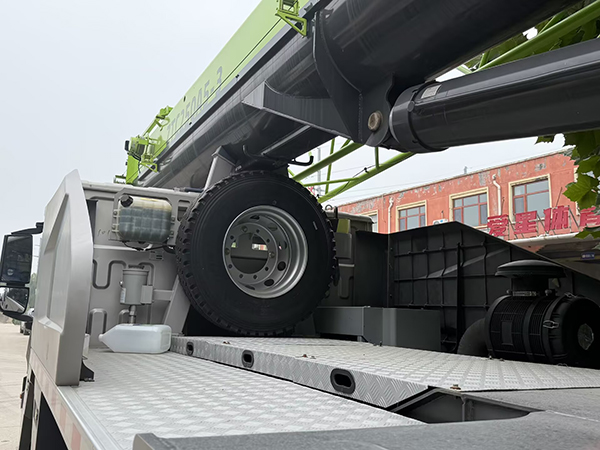 Zoomlion ZTC250A5‑3 Truck Crane - Image 9