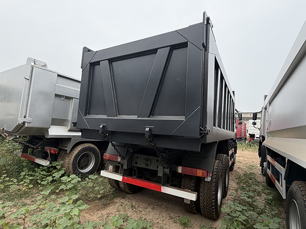 In‑Stock HOWO 371HP 6×4 Used Dump Truck, Ready for Export - Image 9