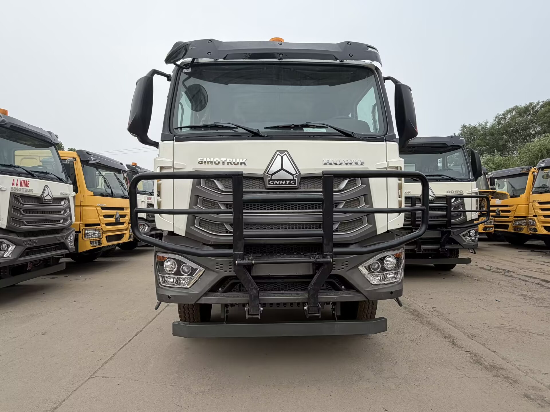 Refurbished Sinotruk HOWO 6×4 Dump Truck (White Cab) - Image 2