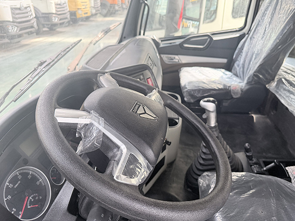 HOWO 6×4 Heavy‑Duty Tractor Head - Image 9