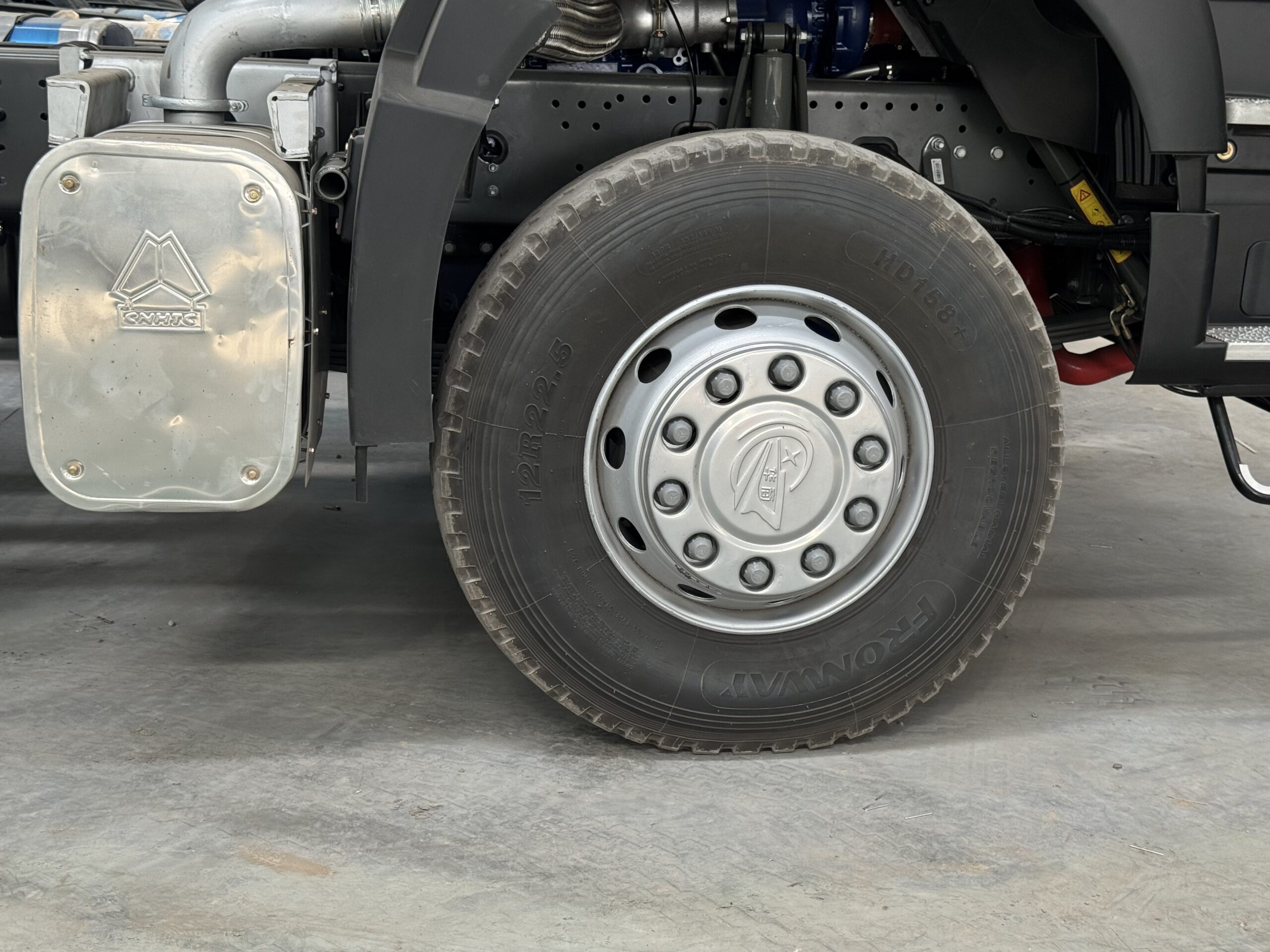 Used HOWO 6×4 430HP Tractor Truck - Image 7