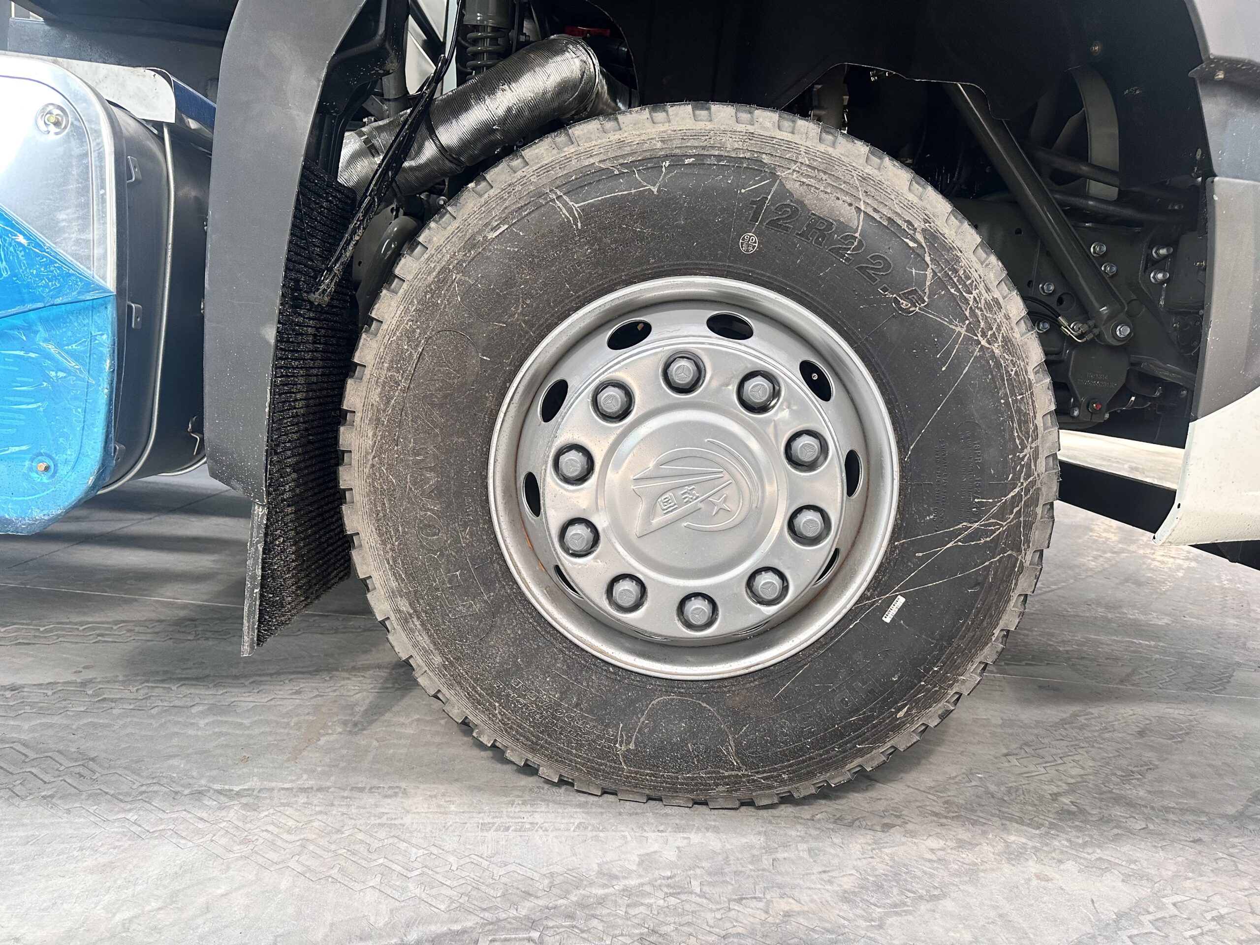 Used SINOTRUK HOHAN 6x4 Tractor Head - Image 2