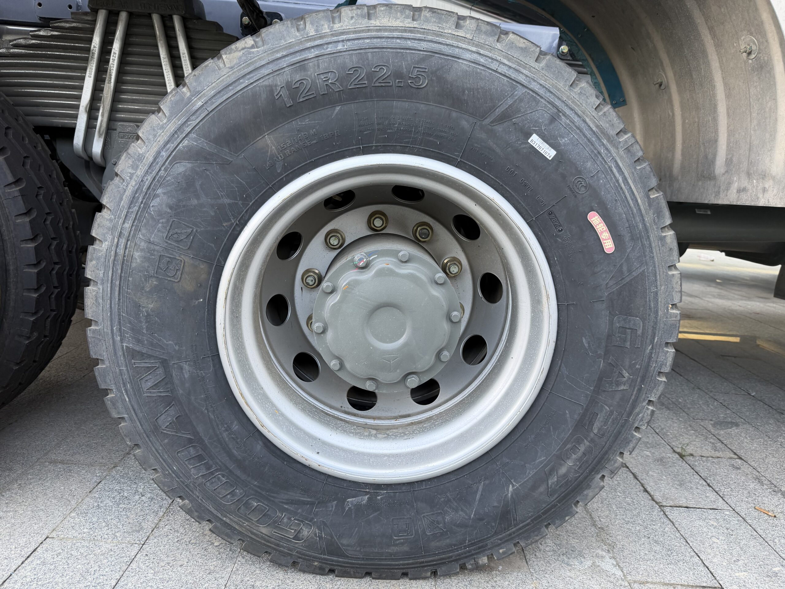 Refurbished HOWO 8×4 Concrete Mixer Truck - Image 3