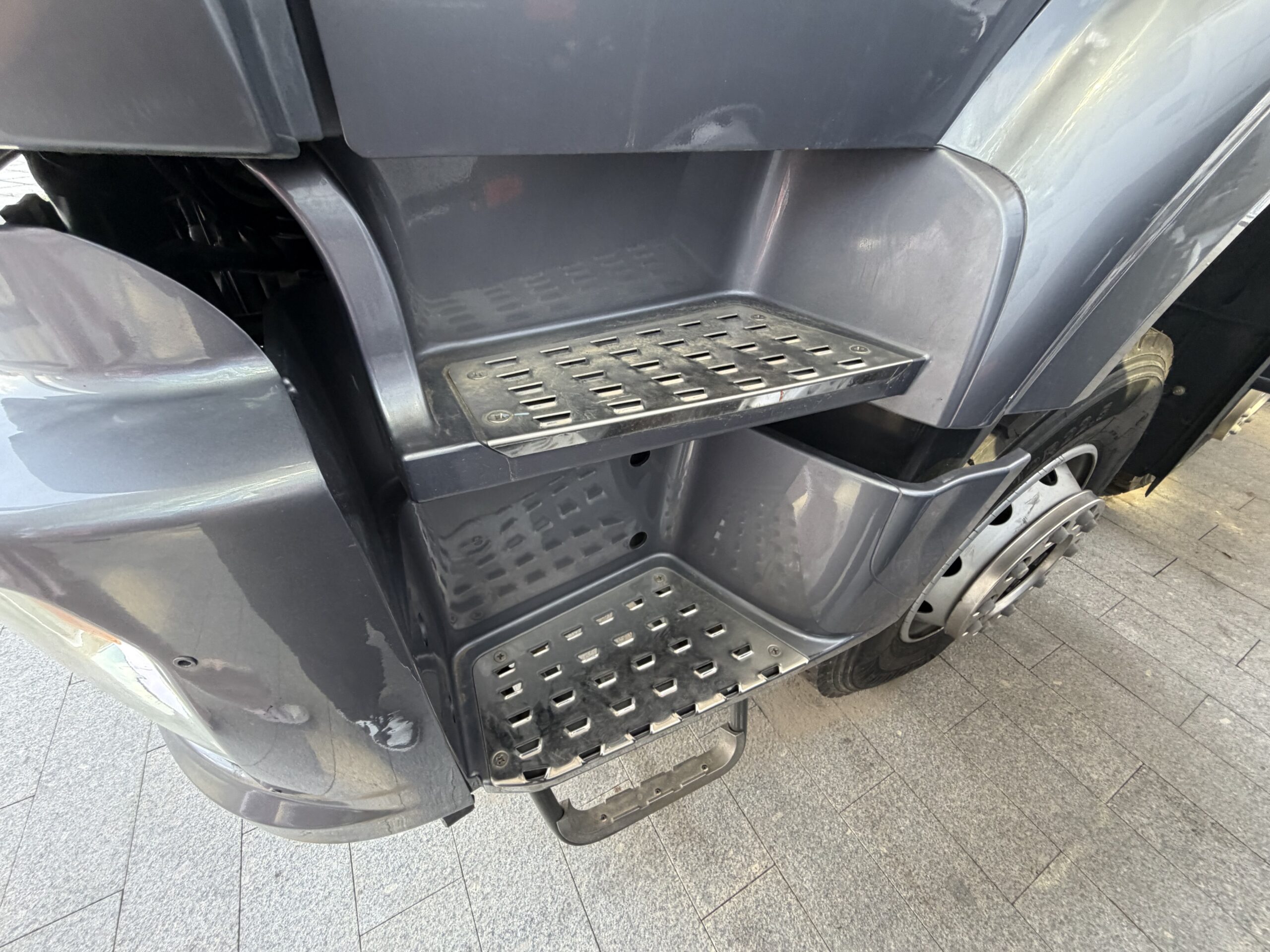 Refurbished HOWO 8×4 Concrete Mixer Truck - Image 6
