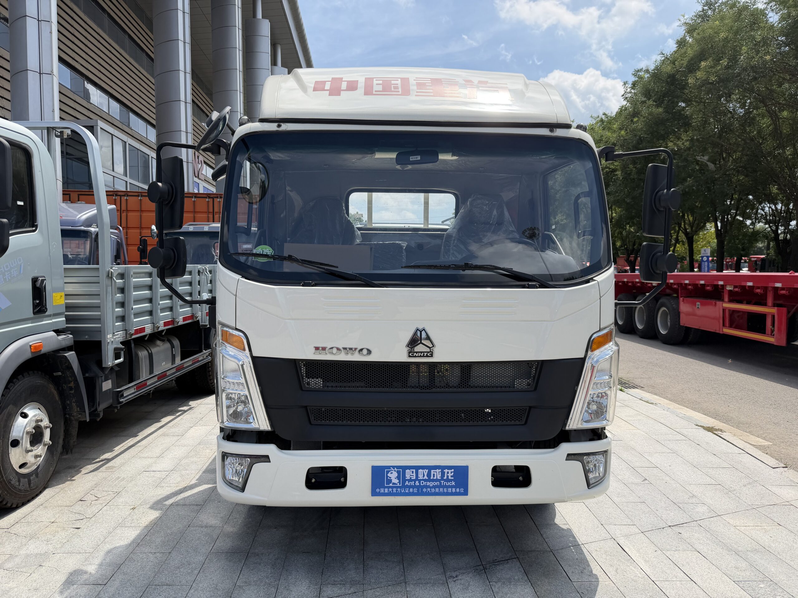 Used HOWO Flatbed Light Truck - Image 8