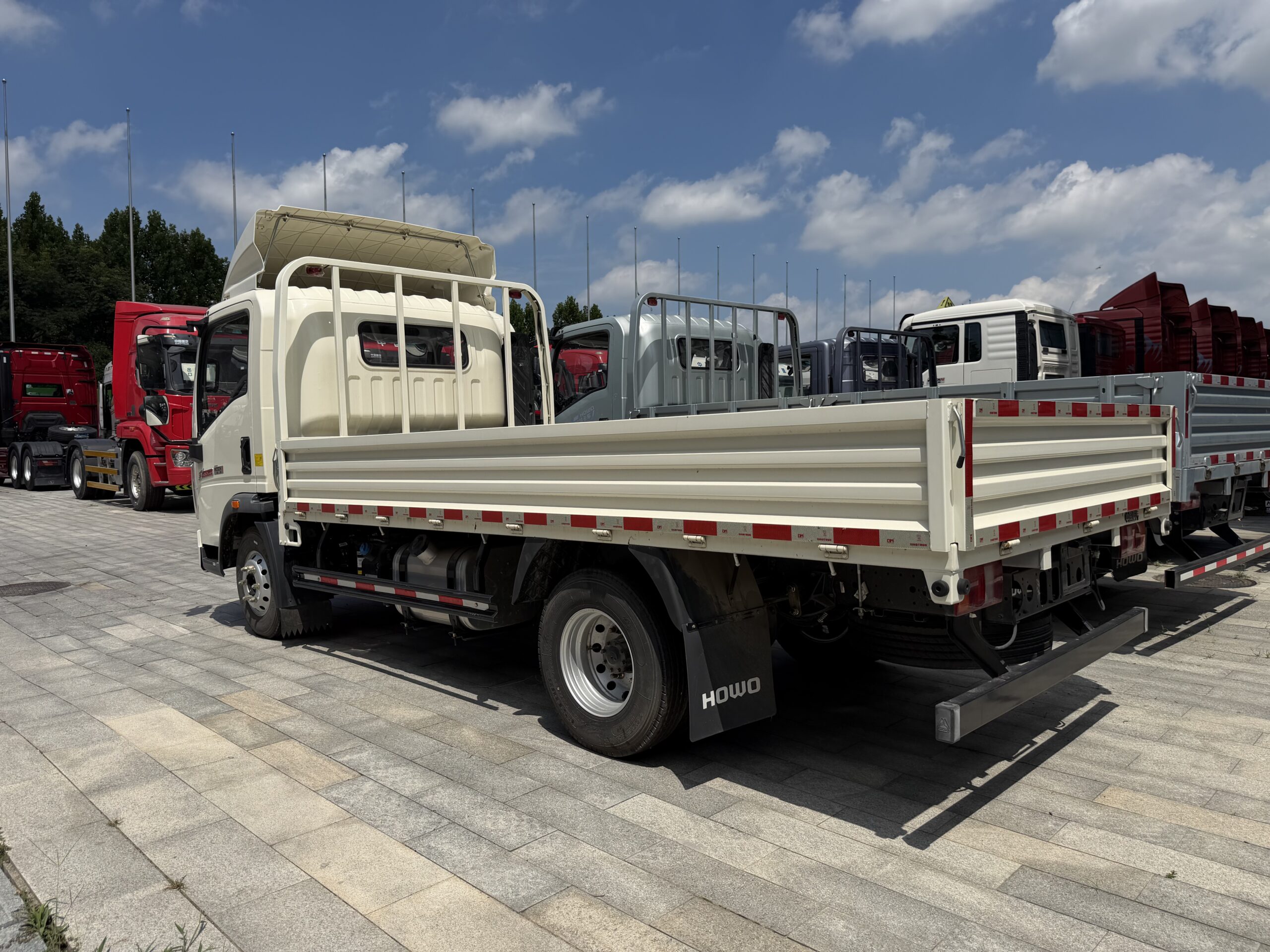 Used HOWO Flatbed Light Truck - Image 3