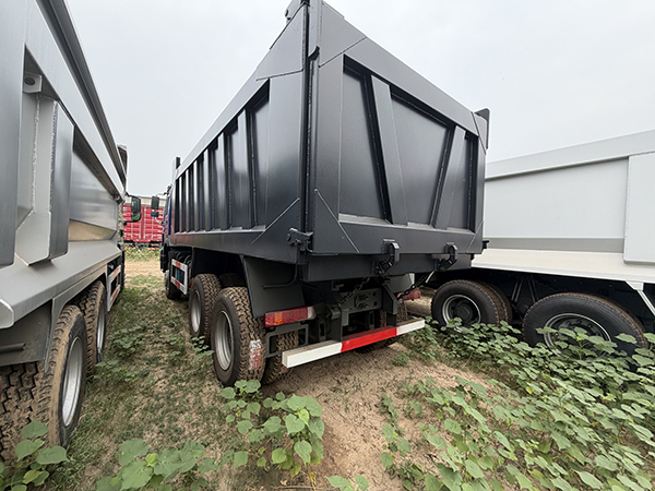 In‑Stock HOWO 371HP 6×4 Used Dump Truck, Ready for Export - Image 6
