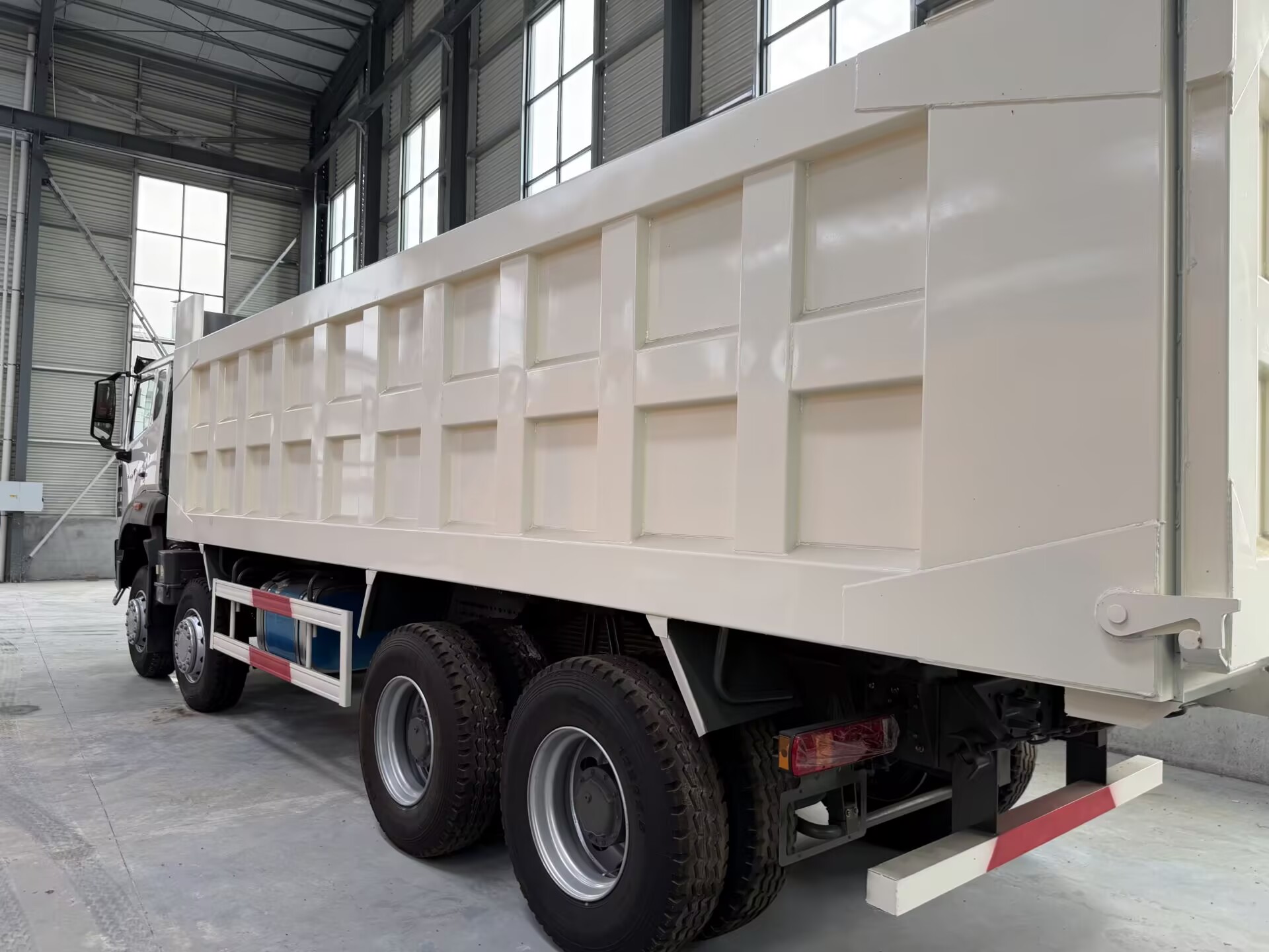 Refurbished Used HOWO 8×4 Dump Truck - Image 6