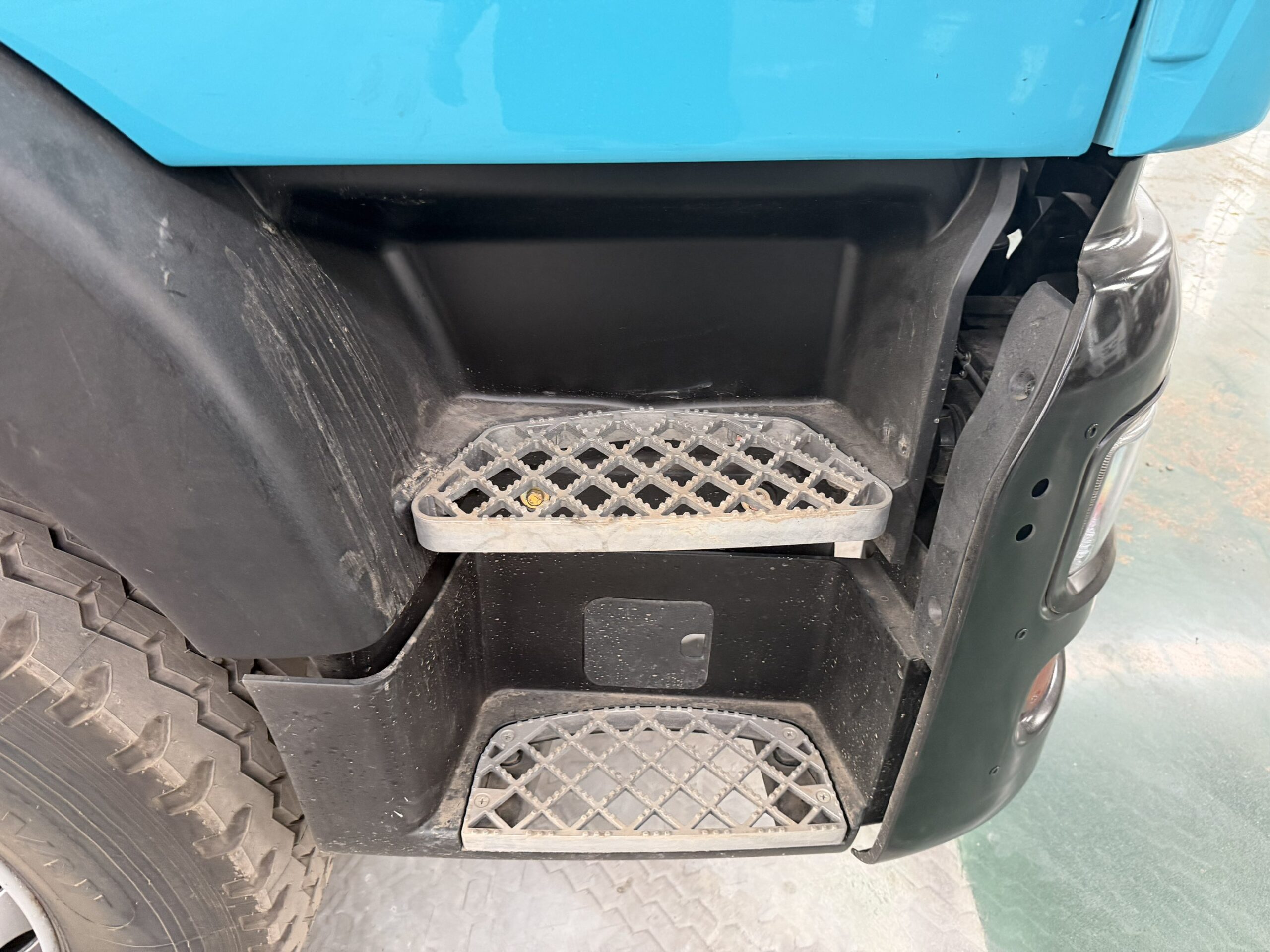Used HOWO 6×4 Dump Truck, 371HP Euro II - Image 5