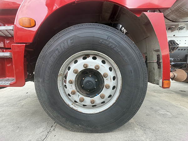 Cost‑saving Shaanxi Delong New M3000 6X4 LNG Gas Tractor Head For Long Haul - Image 8