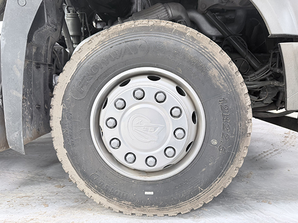 HOWO 6×4 Heavy‑Duty Tractor Head - Image 6