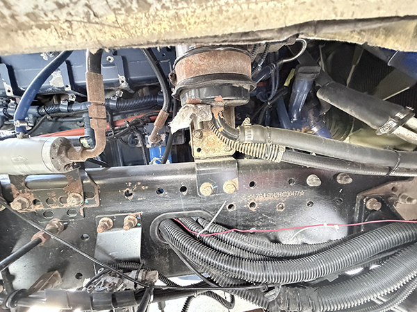Cost‑saving Shaanxi Delong New M3000 6X4 LNG Gas Tractor Head For Long Haul - Image 3