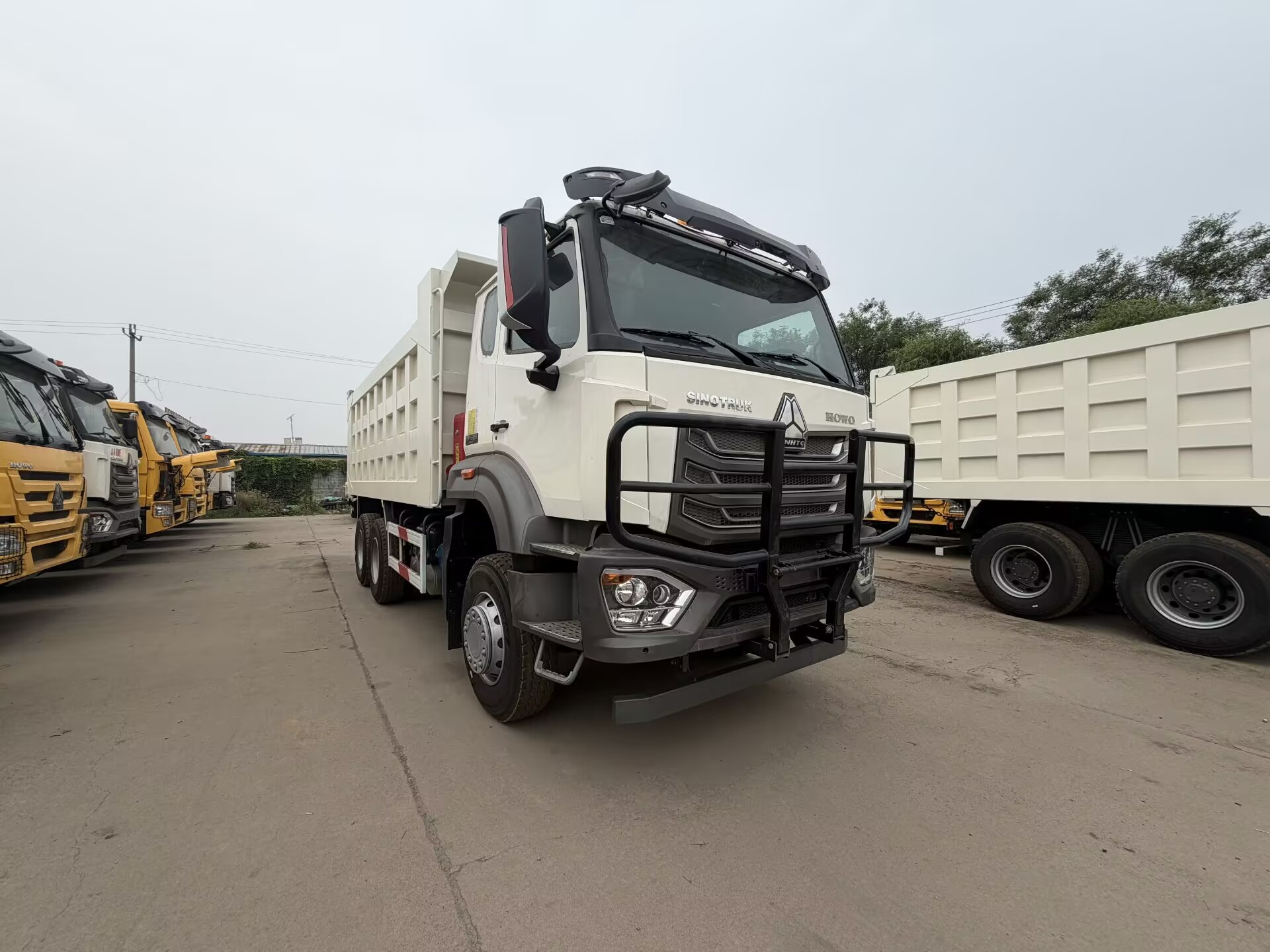 Refurbished Sinotruk HOWO 6×4 Dump Truck (White Cab) - Image 9
