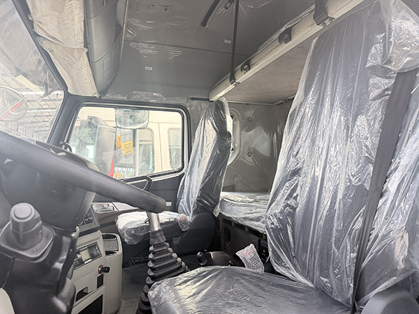 HOWO 6×4 Heavy‑Duty Tractor Head - Image 7