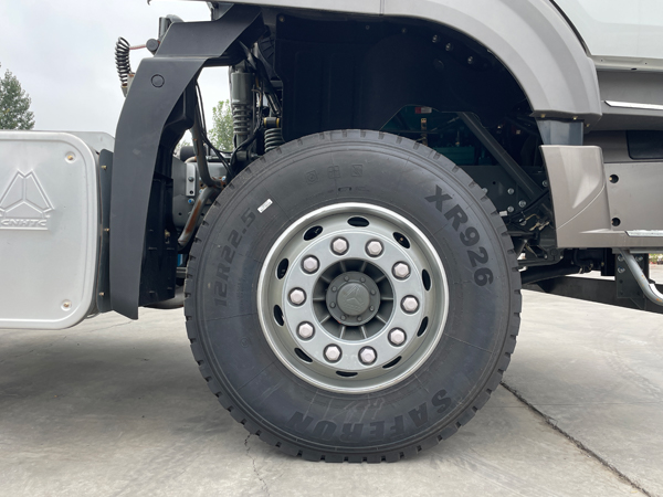 Used Sinotruk Howo NX 6x4 Tractor Head Heavy Duty Tractor Truck For Container Transport - Image 5