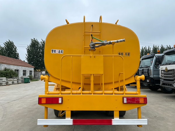 Used Sinotruk Howo 6x4 Water Tanker Truck 20‑25CBM Sprinkler Water Transport Truck For Africa - Image 3