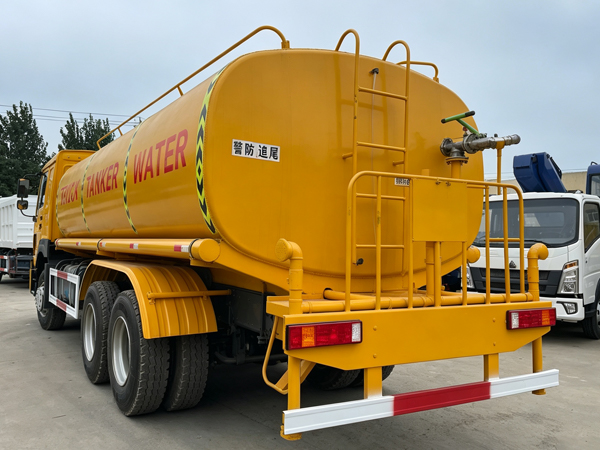 Used Sinotruk Howo 6x4 Water Tanker Truck 20‑25CBM Sprinkler Water Transport Truck For Africa - Image 4