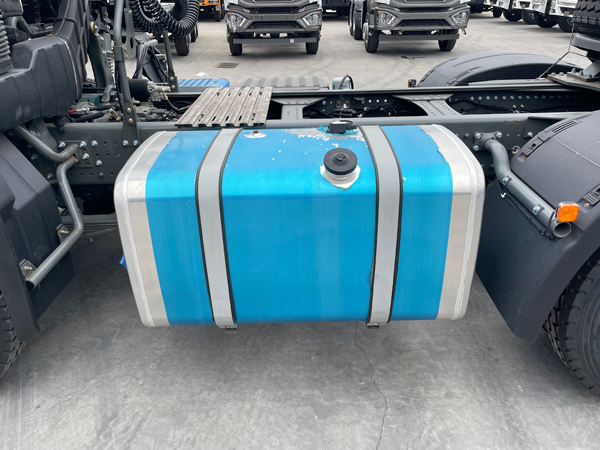 Used Sinotruk Howo NX 6x4 Tractor Head Heavy Duty Tractor Truck For Container Transport - Image 3