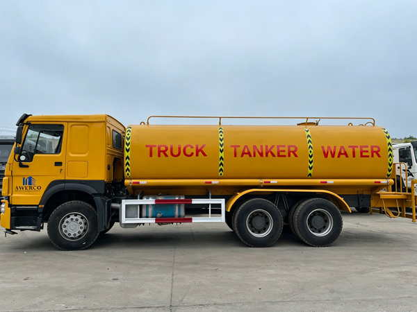 Used Sinotruk Howo 6x4 Water Tanker Truck 20‑25CBM Sprinkler Water Transport Truck For Africa - Image 5