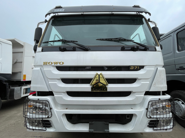 Sinotruk Howo 8x4 Stake Cargo Truck Heavy-Duty Fence Lorry For Bulk Goods Transport